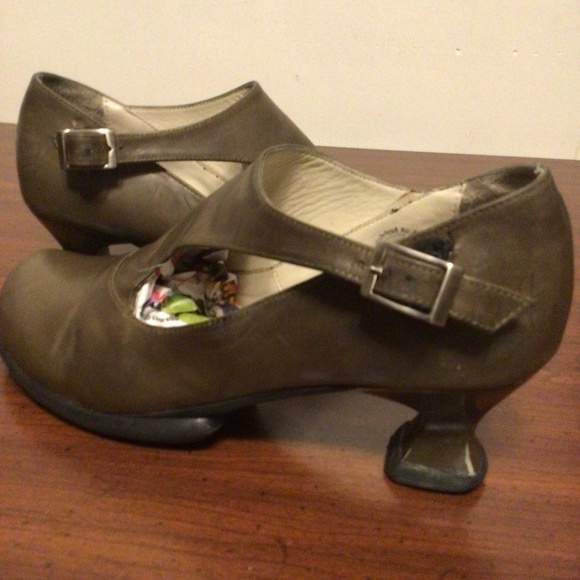 JOHN FLUEVOG SHOE WITH CUT OUT ON ONE SIDE SZ 9.5 - Picture 7 of 11